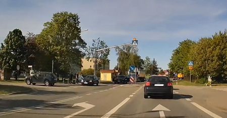 Groźny wypadek na drodze krajowej. Kobieta w ciąży potrącona na chodniku