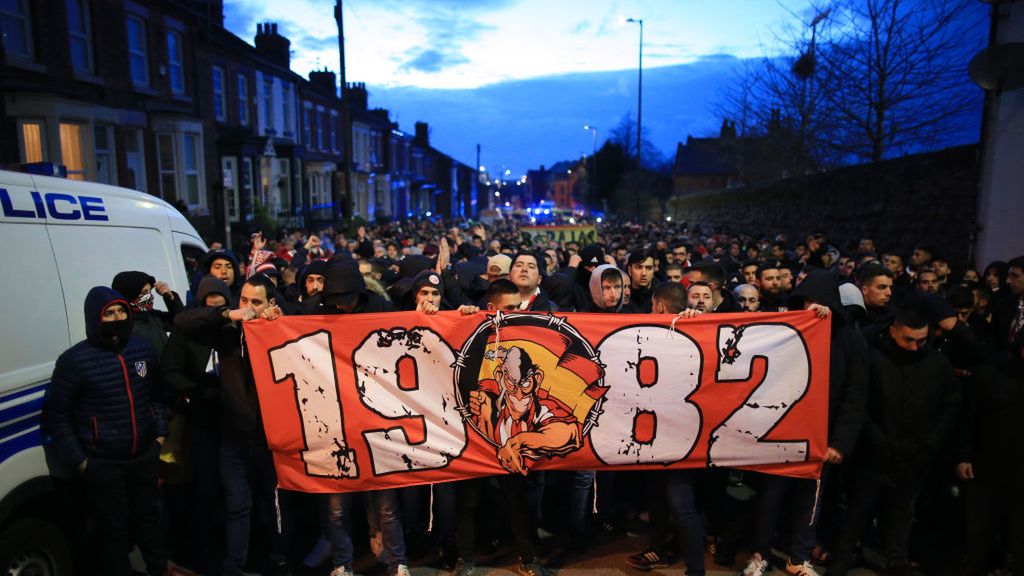 Zdjęcie okładkowe artykułu: Getty Images / Simon Stacpoole/Offside / Na zdjęciu: kibice Atletico Madryt na ulicach Liverpoolu