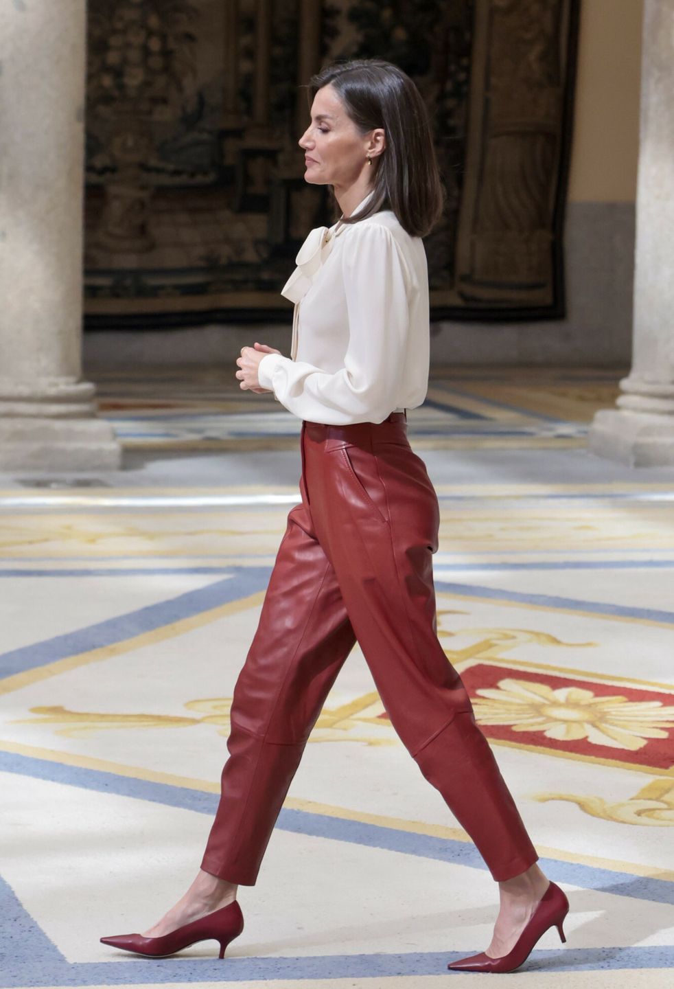 Królowa Letizia w skórzanych spodniach 
