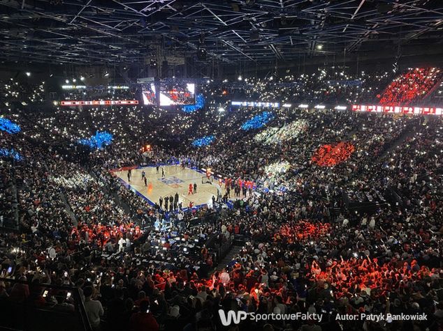 Hala Accor Arena w Bercy wypełniła się po brzegi