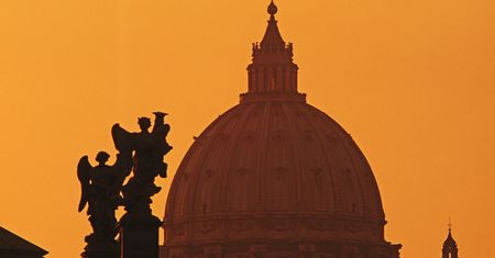 Papieski ministrant zgwałcony w Watykanie. Sprawcę wskazał Polak
