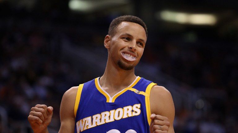 AFP / Na zdjęciu: Stephen Curry w koszulce Golden State Warriors