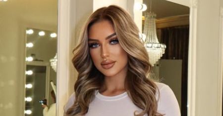 Caroline Derpienski prezentuje naturalne oblicze, pozując bez makijażu i filtrów