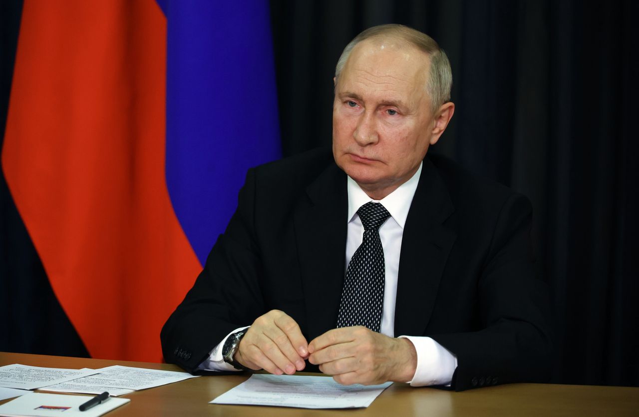 Vladimir Putin warns of sending destruction systems to the Russian-Finnish border.