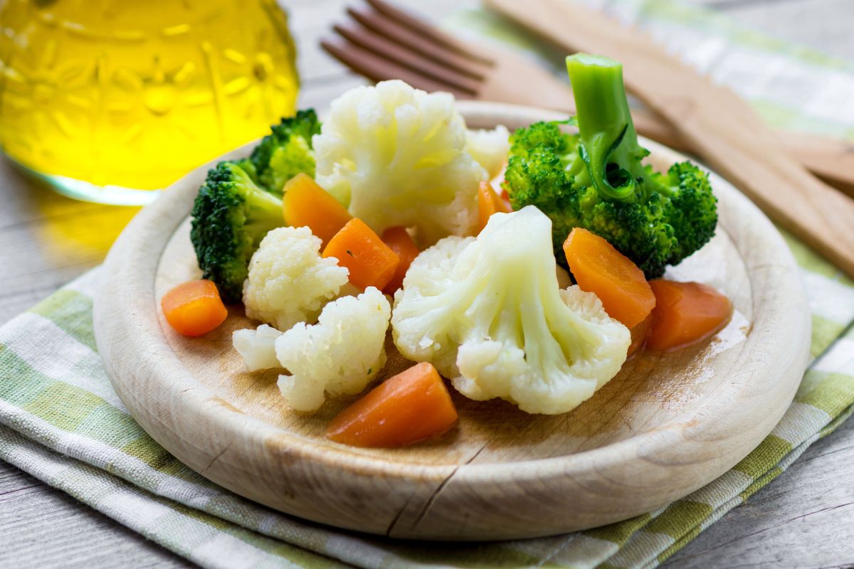 Na parze można przygotowywać zarówno warzywa, jak i mięso czy ryby