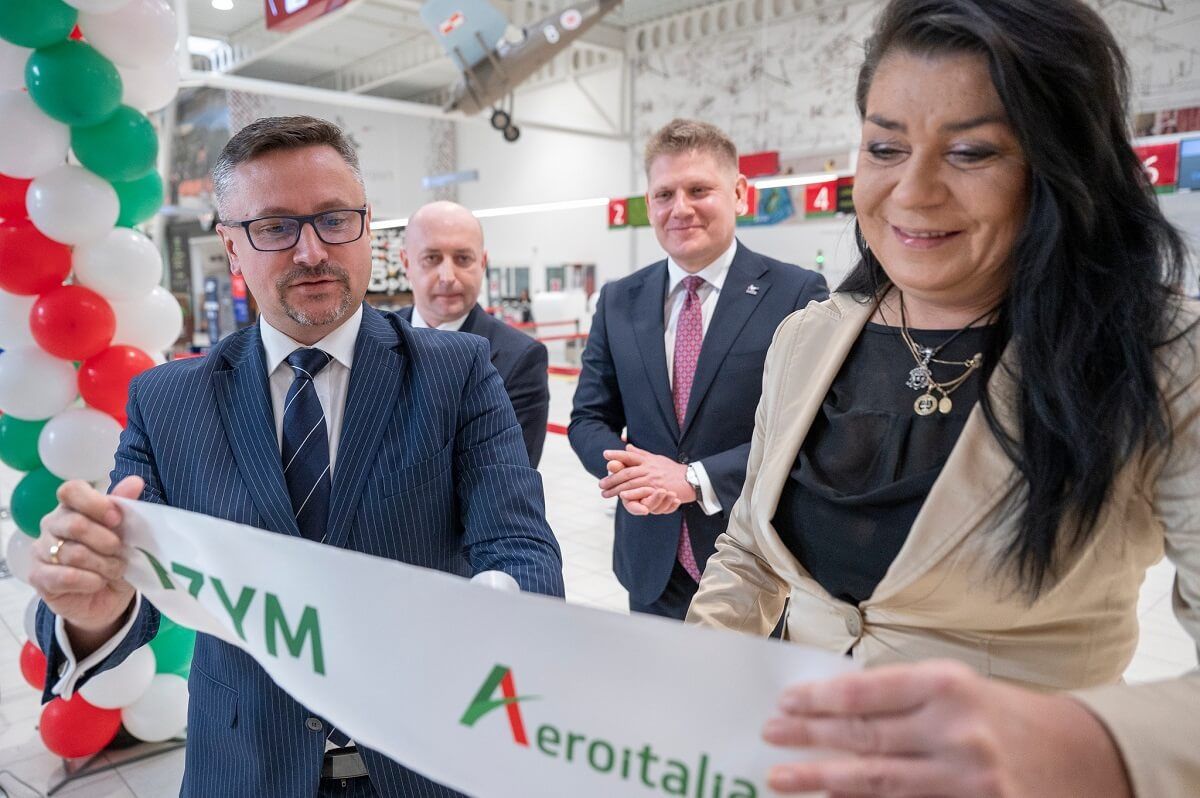 Nowe połączenie z Lublina do Rzymu oficjalnie zainaugurowane! Samolot przeszedł „chrzest” na pasie startowym