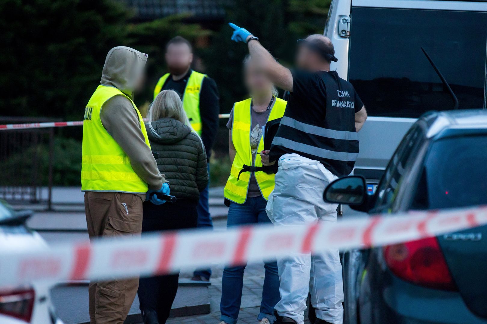 mieszkanie na os. Warszewo
Jerzy Muszy�ski
cia�a, funkcjonariusze, kasjopei, ofiary, policja, strzelanina, technicy policyjni, Warszewo