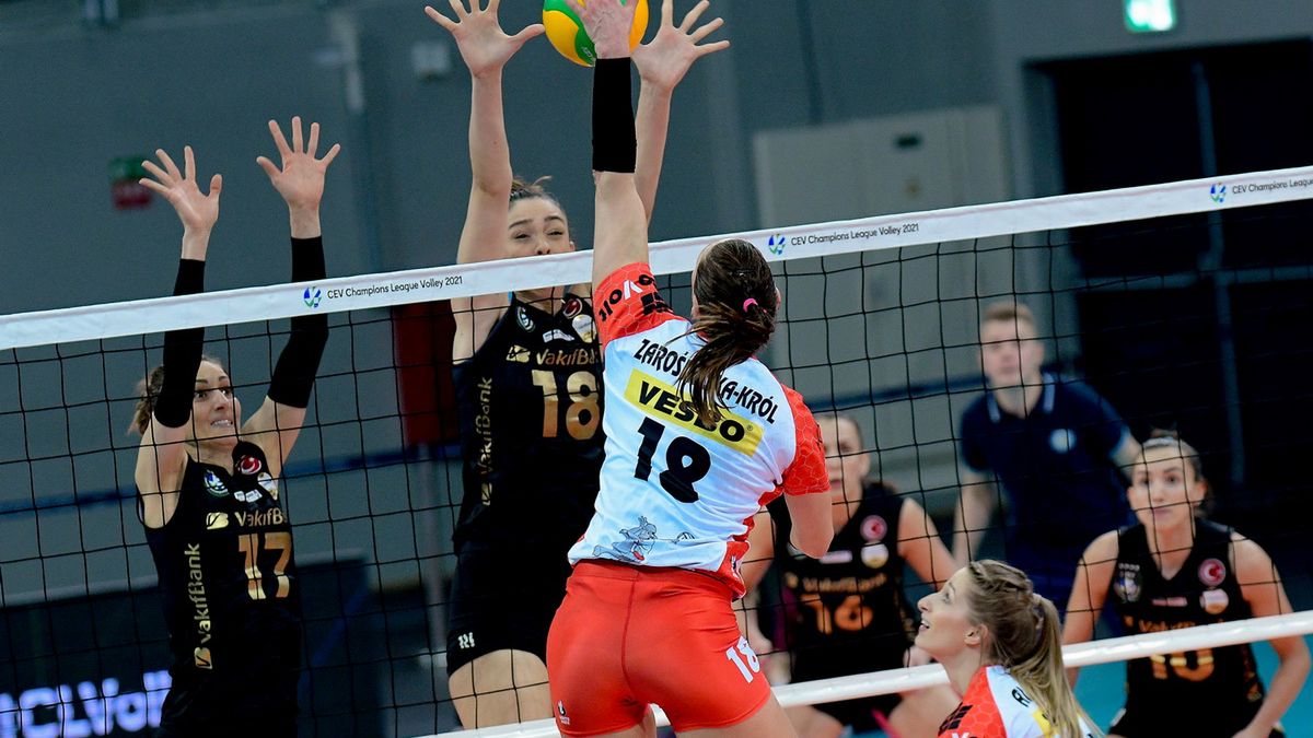 WP SportoweFakty / Paweł Piotrowski / Na zdjęciu: atakuje Katarzyna Zaroślińska-Król