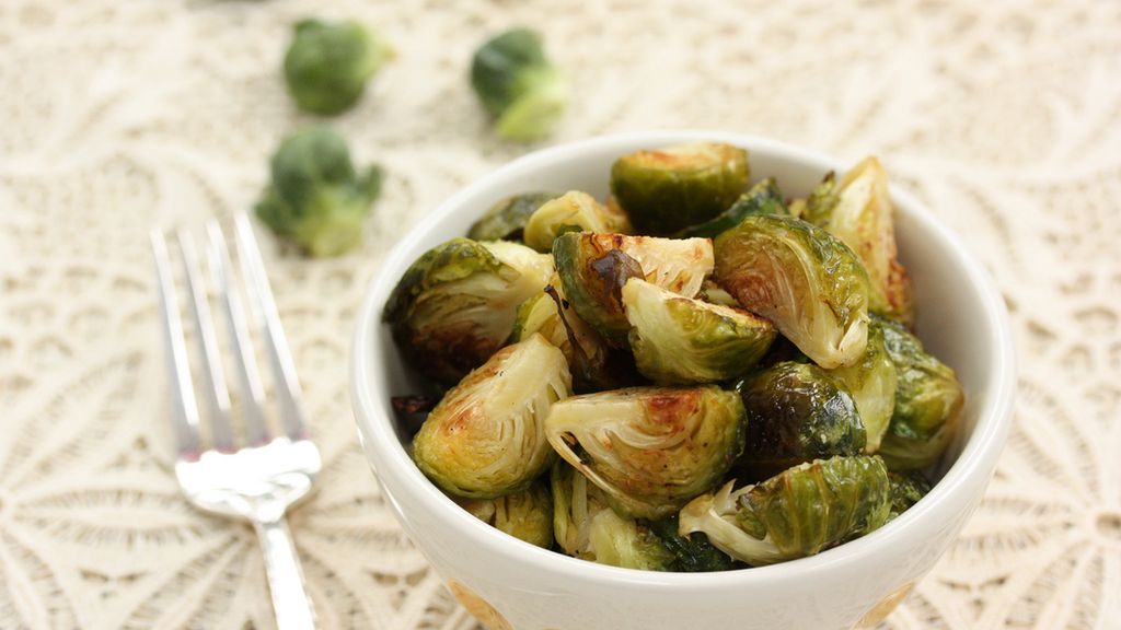 Gotowana mrożona brukselka z dodatkiem soli, odsączona
