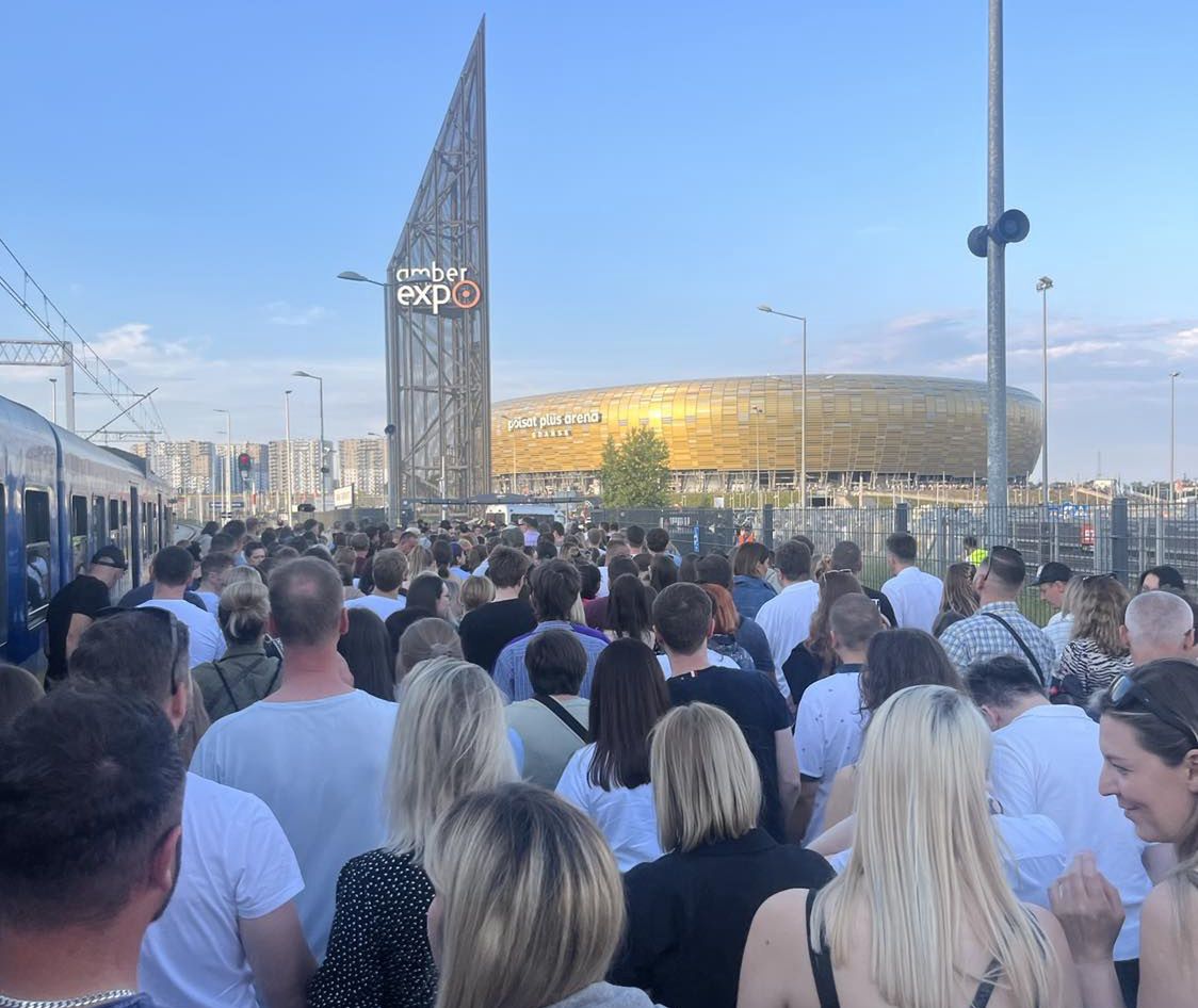 Tłumy przed koncertem Dawida Podsiadły w Gdańsku