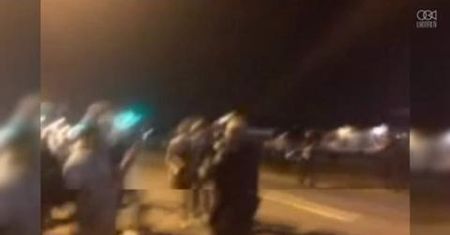 Zawieszono policjanta, który celował do demonstrantów