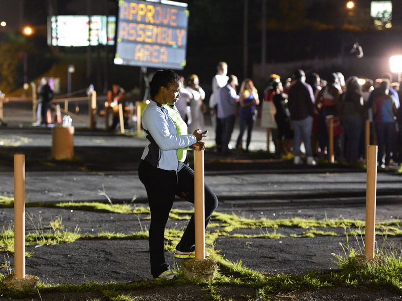 Zamieszki w Ferguson. Spokojniejsza noc - zaledwie 6 osób zatrzymanaych za drobne wykroczenia