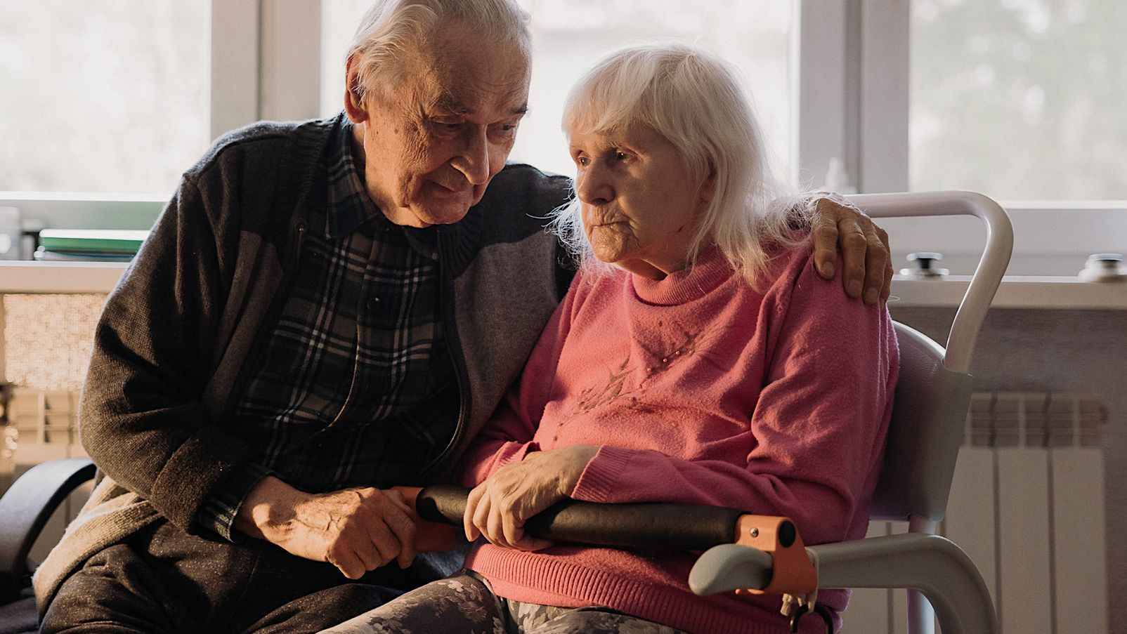 89-letni Roman Plichta przez osiem lat opiekował się samodzielnie żoną chorą na Alzheimera.