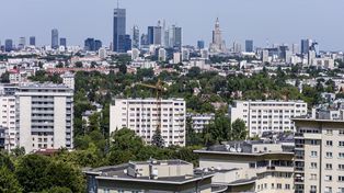 Warszawa pęka od luksusu, ale typowe ceny mieszkań są niższe, niż pokazują nagłówki