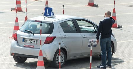 Podwyżki opłat za egzamin na prawko. Ośrodkom ruchu grozi bankructwo