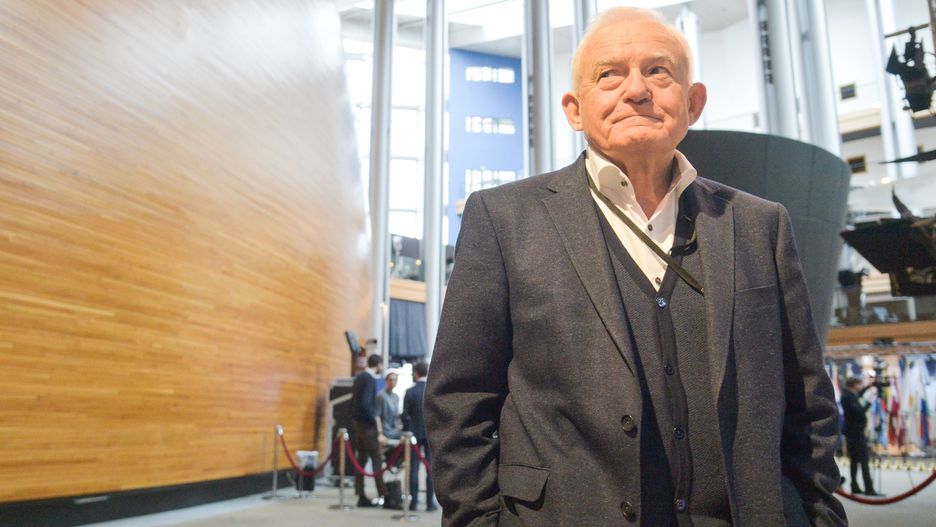 Szczepionka na COVID. Leszek Miller: przyjąłem ją razem z żoną