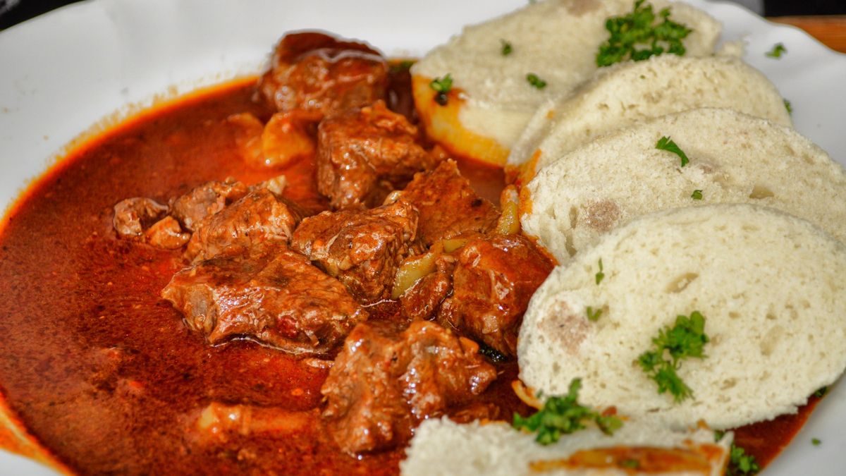 Knedliki na parze to doskonały dodatek do gulaszu