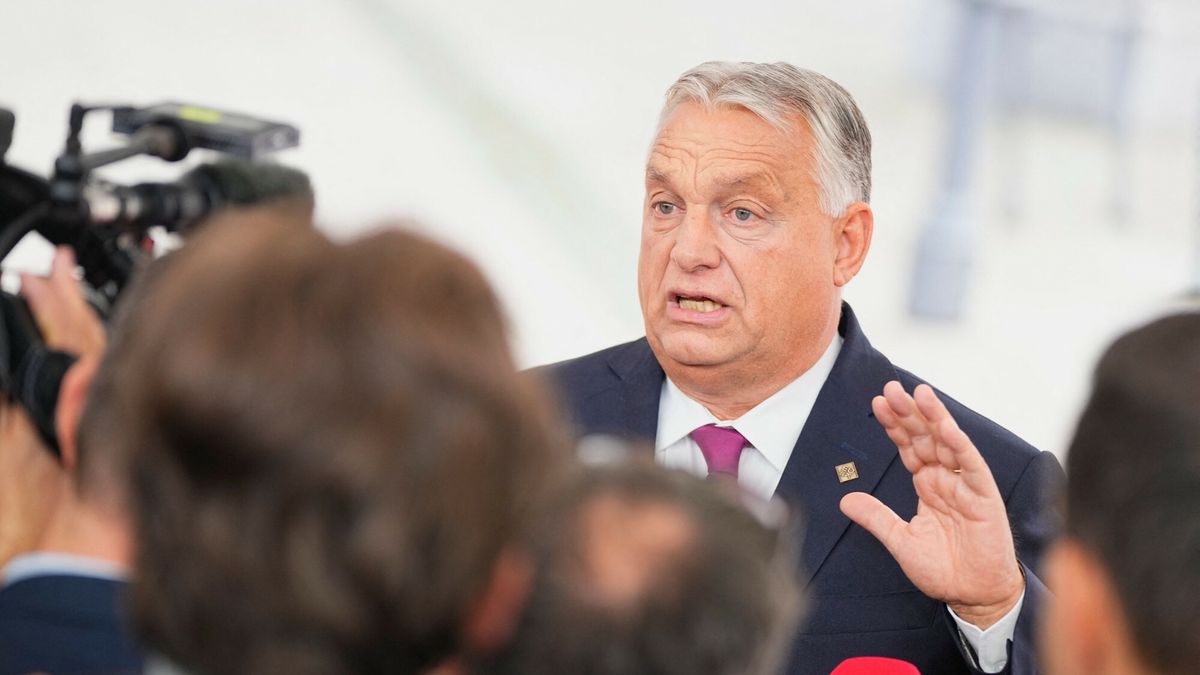 Archiwum zagraniczne East News 2025-10
Hungary's Prime Minister Viktor Orban speaks with journalists as he arrives to attend an Informal Meeting of EU Heads of State and Government at Christiansborg Palace in Copenhagen on October 1, 2025. (Photo by Thomas Traasdahl / Ritzau Scanpix / AFP) / Denmark OUT
THOMAS TRAASDAHL