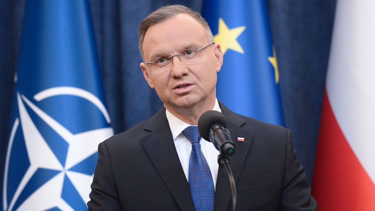 Warszawa, 10.01.2024. Prezydent RP Andrzej Duda podczas oświadczenia, 10 bm. w Pałacu Prezydenckim w Warszawie. Komenda Stołeczna Policji potwierdziła wczorajsze zatrzymanie Mariusza Kamińskiego oraz Macieja Wąsika, którzy przebywali w Pałacu Prezydenckim. Były szef CBA i były minister spraw wewnętrznych oraz jego były zastępca zostali skazani 20 grudnia ub.r. prawomocnym wyrokiem na dwa lata pozbawienia wolności w związku z tzw. aferą gruntową. (sko) PAP/Marcin Obara