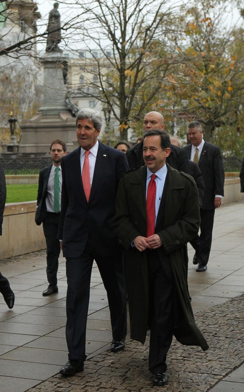 Stephen Mull (po prawej) i John Kerry w Warszawie