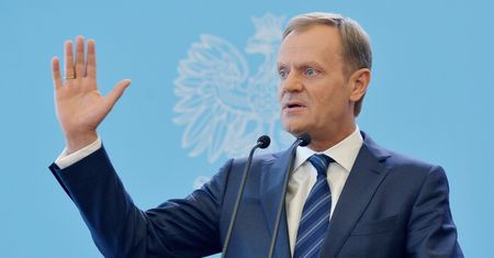 Sondaż przed eurowyborami. PO nieznacznie prowadzi
