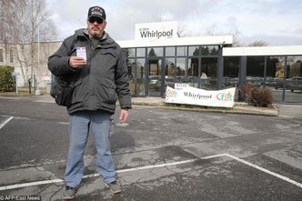 Francuscy związkowcy z przenoszonej do Łodzi fabryki Whirlpoola ostrzegają Polaków