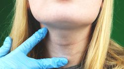 Koronawirus a zaburzenia hormonalne. Czy chorujący na na tarczycę i Hashimoto mogą się szczepić?