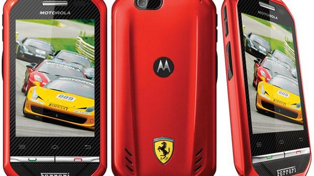 Motorola i867 - maska Ferrari, a pod nią silnik malucha... 1