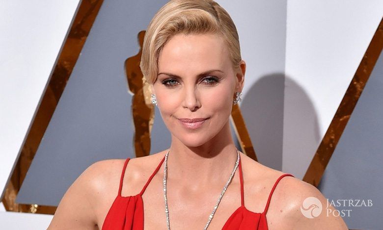 Charlize Theron cała w czerwieni na Oscarach 2016