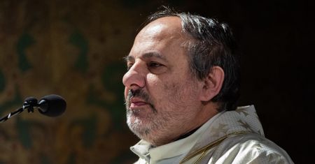 Ks. Tadeusz Isakowicz-Zaleski mówi o naciskach. "Wiesz, rozumiesz, wycofaj się"