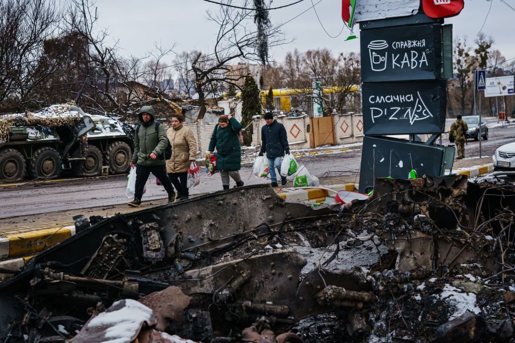 UKRAINE RUSSIA CRISISIRPIN, UKRAINE -- MARCH 1, 2022: Residents carrying supplies walk back from the direction of Bucha, amid the debris of battle with Russian forces, on the outskirts of Irpin, Ukraine, Tuesday, March 1, 2022. (MARCUS YAM / LOS ANGELES TIMES)Marcus Yamrussian, united states, separatist region, escalation, donbas, buildup, ukrainian, irpin, america, tension, troop, joe biden, vladimir v. putin, standoff, volodymyr zelensky, border, ukr
