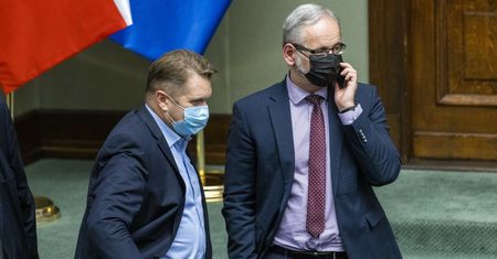 Czarnek uderza w Niedzielskiego ws. szczepień nauczycieli. "Nie ma mowy"
