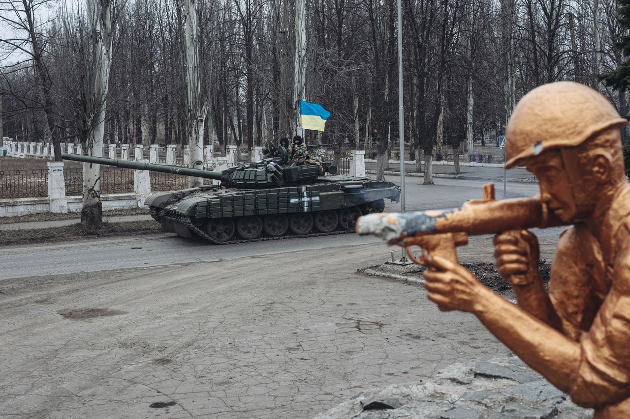 Ukraiński pancerny Frankenstein wraca z frontu. 