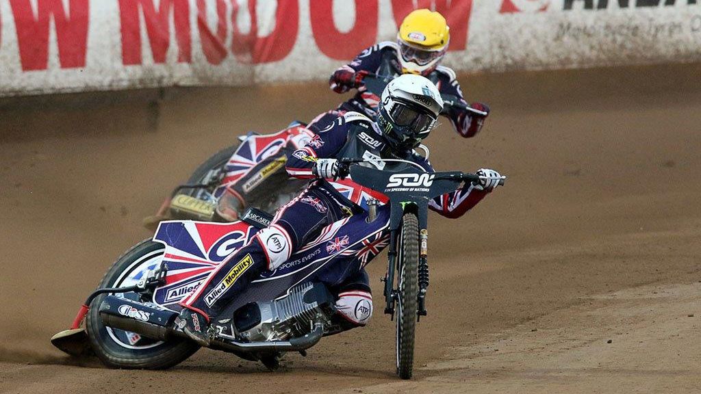 Finał SoN Para angielska Tai Woffinden na prowadzeniu