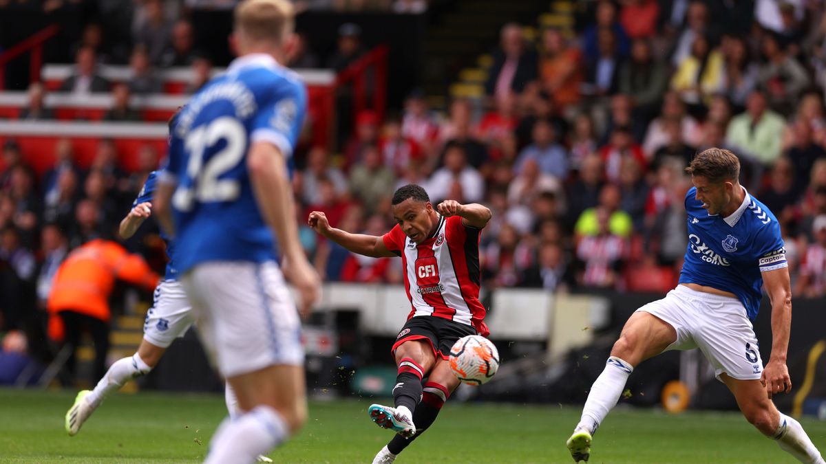 Zdjęcie okładkowe artykułu: Getty Images / Matthew Lewis / Na zdjęciu: Cameron Archer (oddaje strzał) w meczu z Evertonem