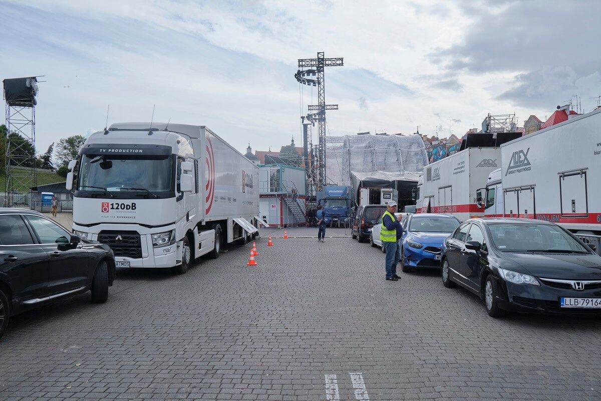 Ogromna scena stanęła na Placu Zamkowym - Koncert Wolności i Nadziei by Radio Nowy Świat