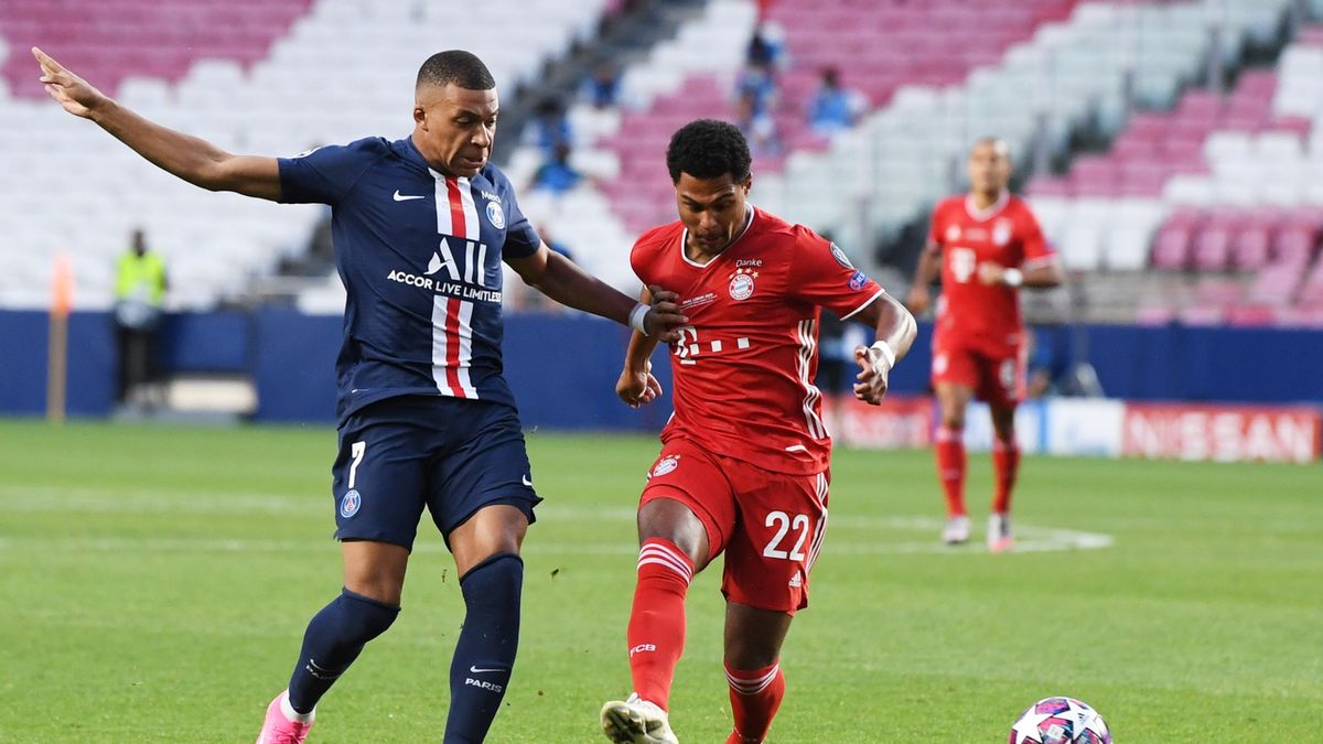 PAP/EPA / David Ramos / Na zdjęciu: Kylian Mbappe (z lewej) oraz Serge Gnabry