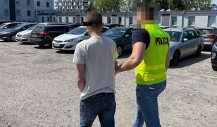 Malutkie dzieci bez opieki na balkonie. W domu spali pijani rodzice