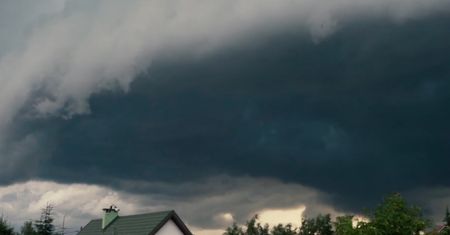 Burze na Podkarpaciu. Nagrał niesamowicie wyglądające niebo