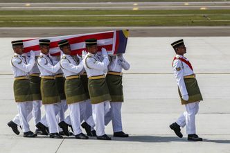 Katastrofa malezyjskiego samolotu. Ciała ofiar wracają do kraju