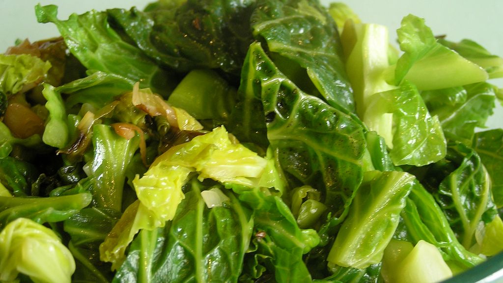 Gotowana kapusta włoska z dodatkiem soli, odsączona