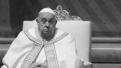 Papież Franciszek nie żyje. Lekarz ostrzegał, że "walczy o życie"