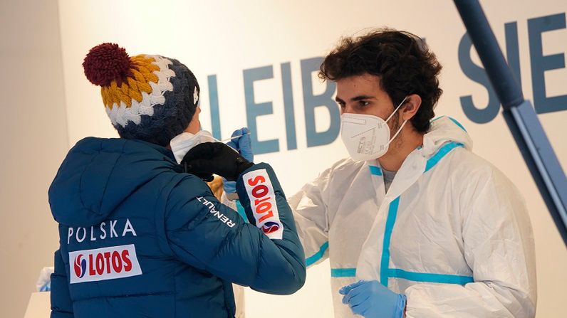 Zdjęcie okładkowe artykułu: Newspix / TOMASZ MARKOWSKI / Kamil Stoch przechodzi test na koronawirusa w Innsbrucku