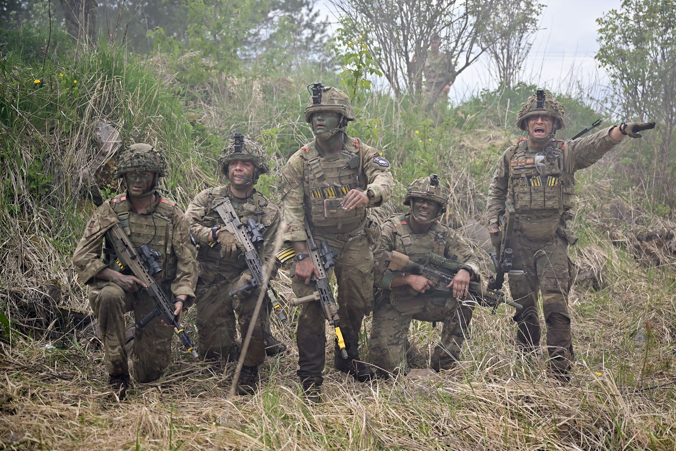 VORU, ESTONIA - MAY 25: Soldiers from Royal Welsh Battlegroup take part in maneuvers during NATO exercise Hedgehog on the Estonian-Latvian border on May 25, 2022 in Voru, Estonia. Fifteen thousand troops from fourteen countries are taking part in one of the largest ever military exercises to take place in the Baltics. Among them are British units from the Royal Tank Regiment and Royal Welsh Battlegroup. UK military presence has doubled in Estonia in response to the Russian invasion of Ukraine in February 2022. (Photo by Jeff J Mitchell/Getty Images)
