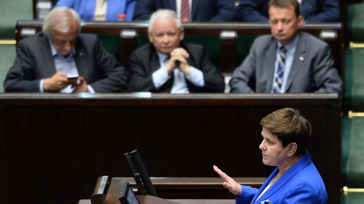 Premier Beata Szydło podkreśliła, że PiS będzie "odkręcał" niekorzystne reformy rządu PO-PSL.