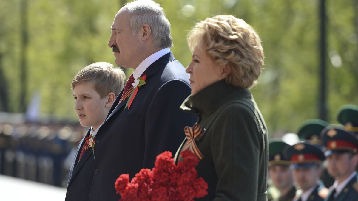 Łukaszenko z żoną i nieślubnym synem Kolą w 2015 r. 