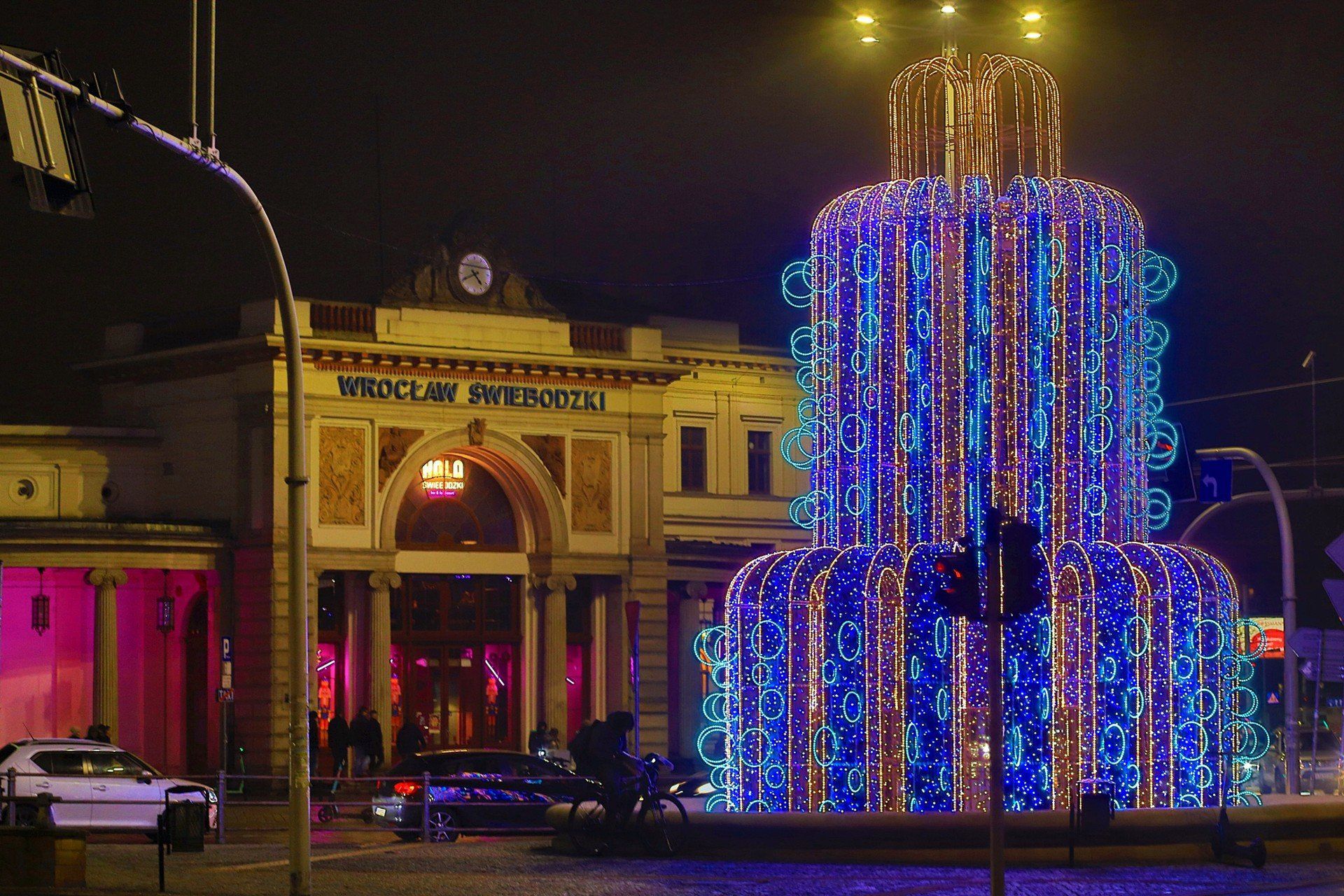 Świąteczna iluminacja już świeci na ulicach Wrocławia.