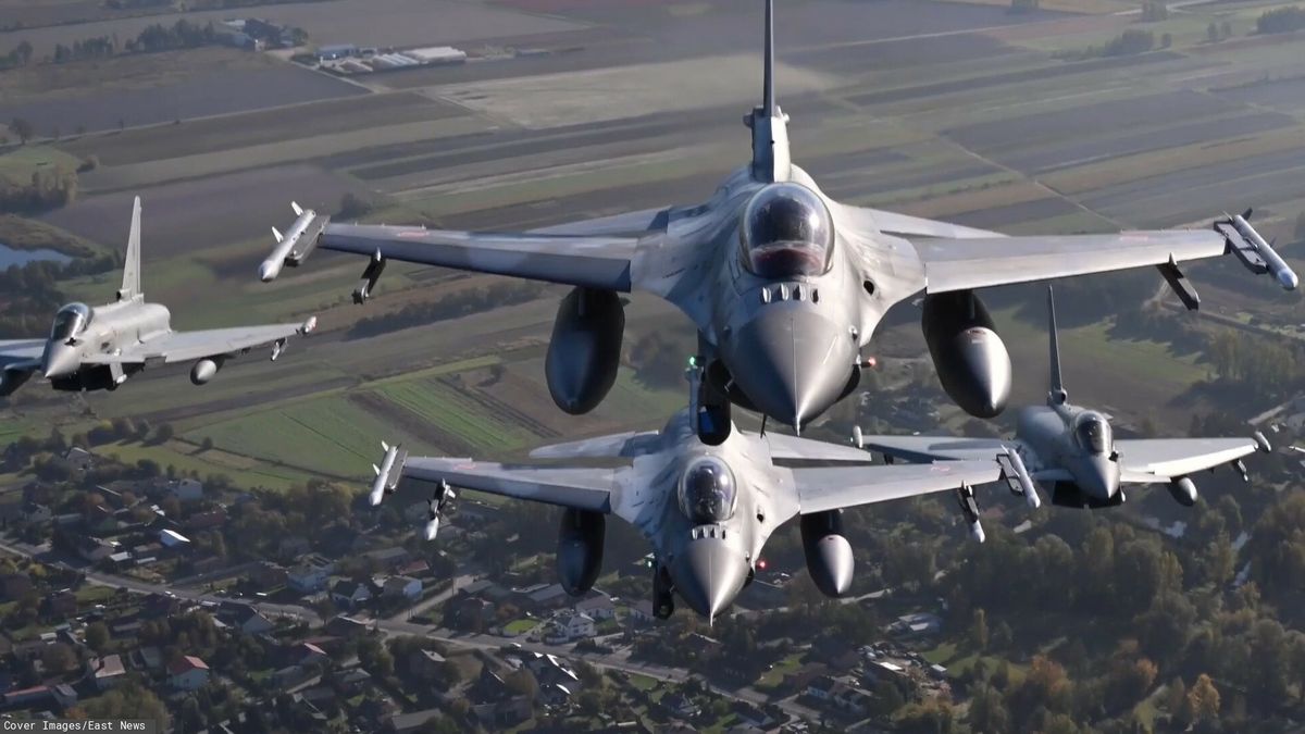My?liwce NATO patroluj? polskie niebo
**VIDEO AVAILABLE: CONTACT INFO@COVERMG.COM TO RECEIVE**

Fighter jets from Italy, Poland and the United States took to the skies over NATO?s eastern flank as part of NATO?s Air Shielding mission. The line-up of aircraft included Italian Eurofighters, Polish F-16s and Polish MiG-29s and United States F-22s. The planned one-day series of aerial manoeuvres were conducted from ?ask Air Base in Poland on 12 October 2022.

NATO?s Air Shielding mission is an increased air and missile defence posture along the Alliance?s eastern flank, implemented in the wake of Russia?s brutal invasion of Ukraine. Allies have deployed more fighter jets and ground-based air and missile defence systems to protect Allies along the eastern flank against possible air and missile threats. This is purely defensive, and a key component of NATO's enhanced deterrence and defence posture. NATO?s Air Shielding involves deployments ranging from a few weeks to several months at air bases and key locations in the eastern part of the Alliance.

Footage includes aerial manoeuvres of Italian Eurofighters, Polish F-16s and MiG-29s, and US F-22s.

The aerial manoeuvres come amid increased tensions on NATO's Eastern flank due to Russia's war in Ukraine and threats from Kremlin leaders to members of the NATO Alliance.

Where: ?ask Air Base, Poland
When: 12 Oct 2022
Credit: US Air Force/Cover Images

**EDITORIAL USE ONLY. MATERIALS ONLY TO BE USED IN CONJUNCTION WITH EDITORIAL STORY. THE USE OF THESE MATERIALS FOR ADVERTISING, MARKETING OR ANY OTHER COMMERCIAL PURPOSE IS STRICTLY PROHIBITED. MATERIAL COPYRIGHT REMAINS WITH STATED SUPPLIER.**