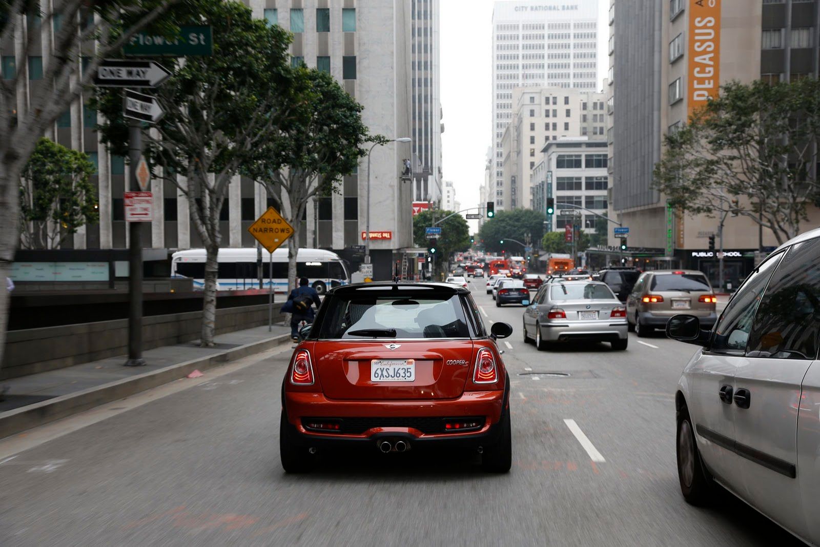 Galeria Mini jako celebracja sprzedaży półmilionowego egzemplarza w USA 109