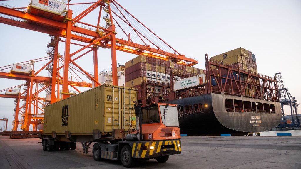 Shipping containers seen on the Navarino Hong Kong container
GDYNIA, POMERANIA, POLAND - 2022/02/13: Shipping containers seen on the Navarino Hong Kong container ship at the Baltic Container Terminal in Gdynia. (Photo by Mateusz Slodkowski/SOPA Images/LightRocket via Getty Images)
SOPA Images
shipping container, shipping containers, stored, containers, baltic container terminal, navarino hong kong